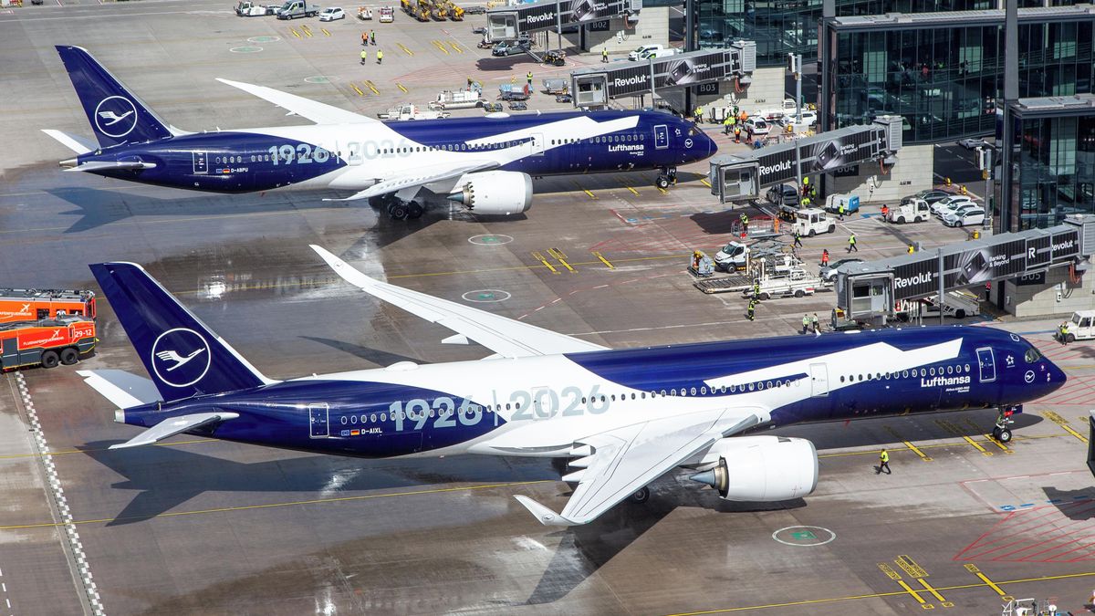 Lufthansa „slaví“ sto let netradičně. Obří stávkou a strachem o palivo